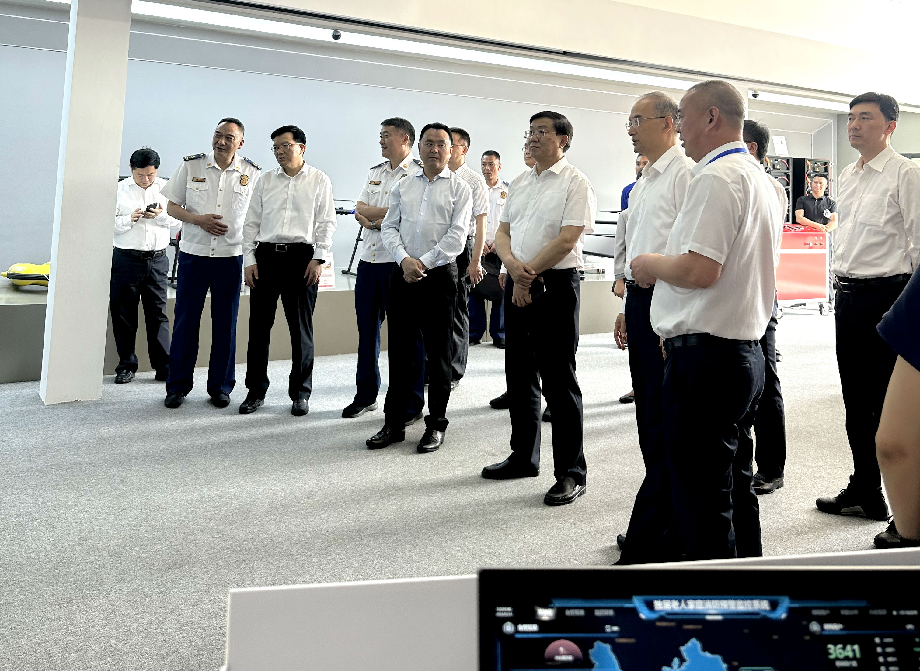 ¼ªÁÖʡίÊé¼Ç»ÆÇ¿£¨ÔËÄ´¨Ê¡³¤£©Ý°ÁÙÎÒ˾µ÷ÑÐÐÂÐÍÖÇÄÜ»¯Ó¦ÇÀ¾ÈÔ®É豸¸üкÍÍÆ¹ãÓ¦ÓÃÇé¿ö